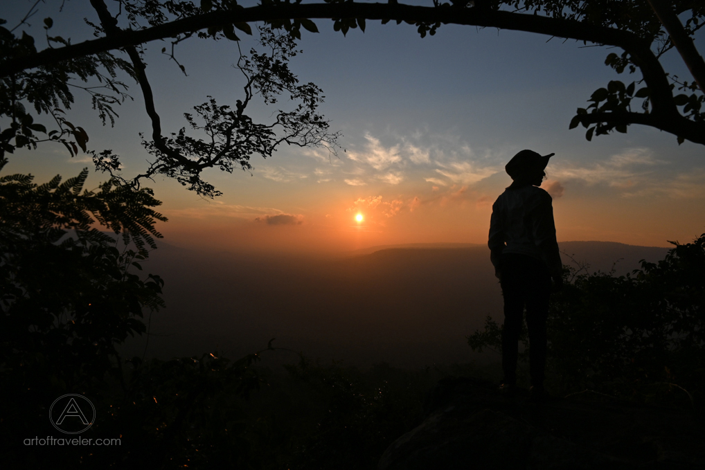 อุทยานแห่งชาติตาพระยา, ทุ่งกระทิงตาพระยา, จุดชมวิวเทือกเขาบรรทัด, สระแก้ว